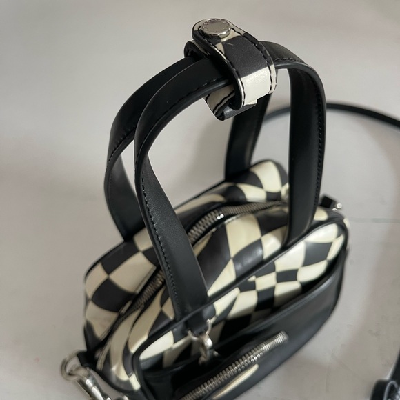 CHARLES & KEITH black and white box shaped purse - Picture 6 of 15